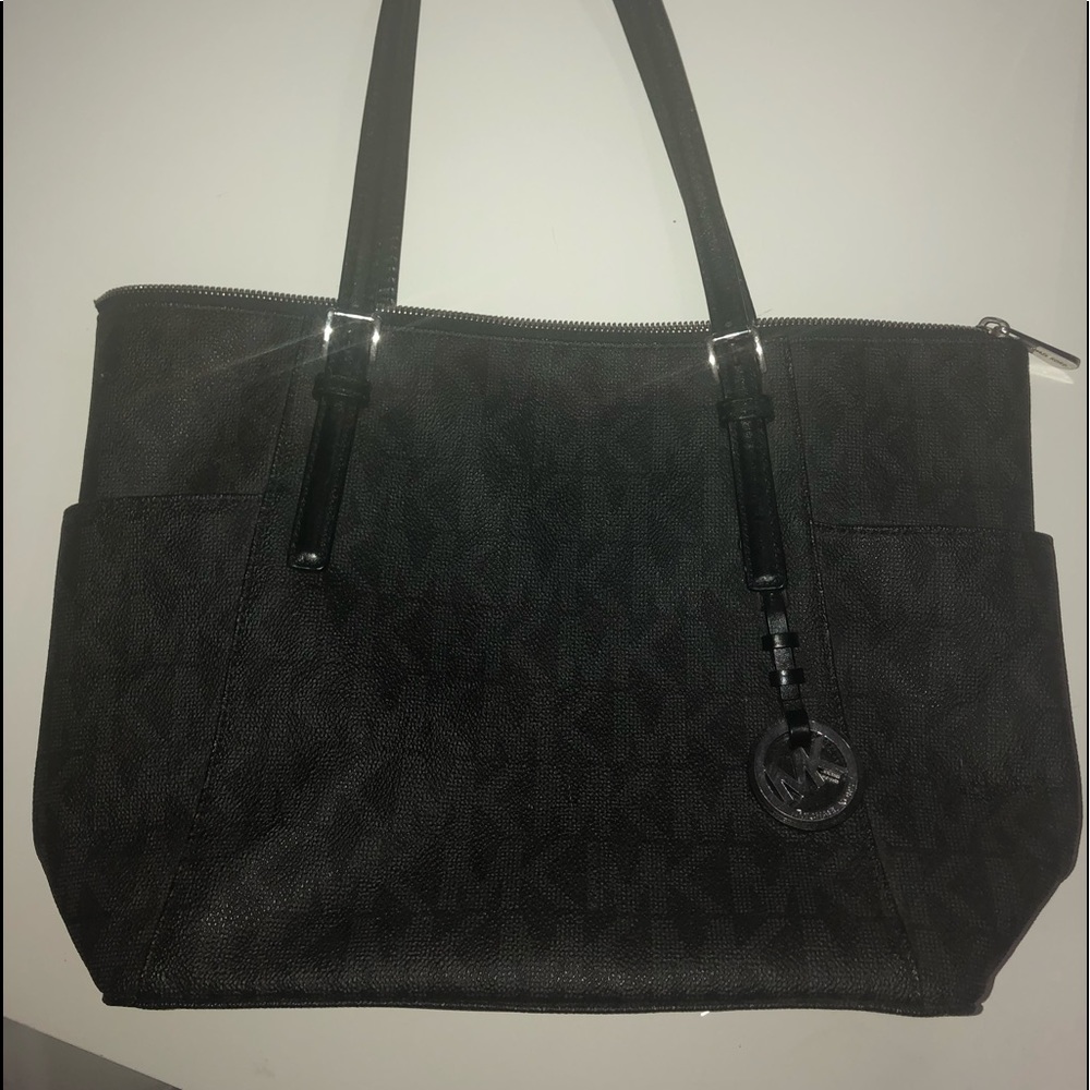 Micheal Kors Medium Leather Top-Zip Tote